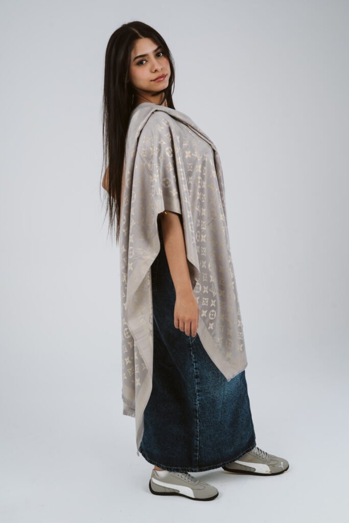 Shawl_67_1100_bag_52_850_Jeep_92_36_38_40_42_1200__3.jpg – Charcoal