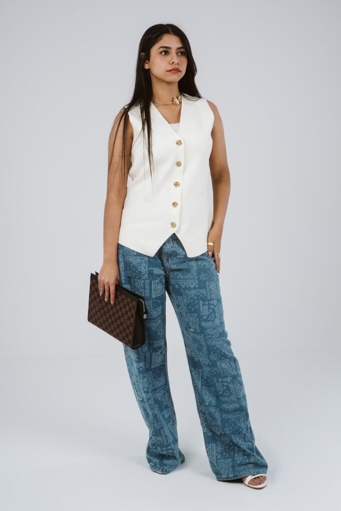 Vist_63_one_size__880_Jeans_36_30_32_34_36_38_40_1400_bag_50_1450__2-2.jpg – White