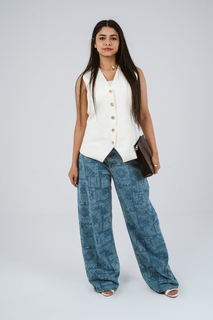 Vist_63_one_size__880_Jeans_36_30_32_34_36_38_40_1400_bag_50_1450__3-2.jpg – White